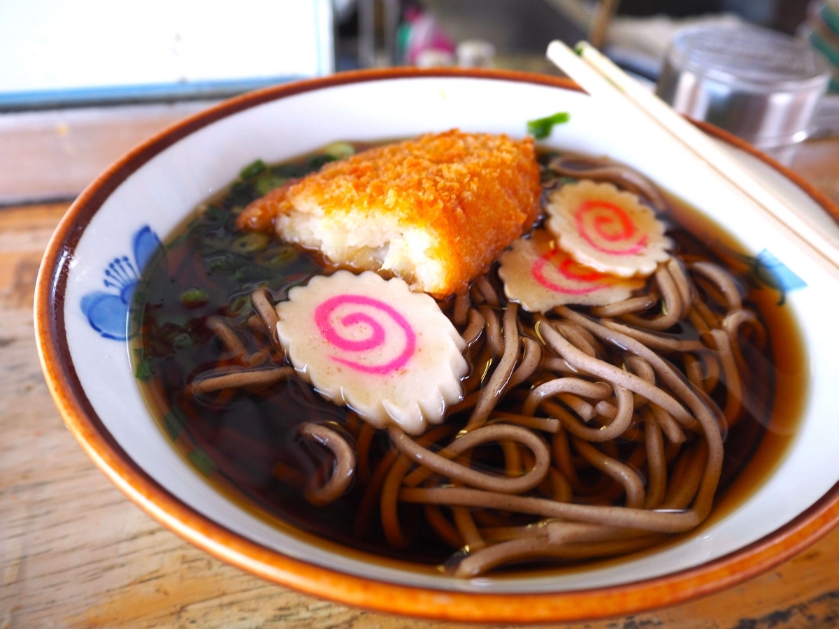 コロッケを半分食べたみしまコロッケそば