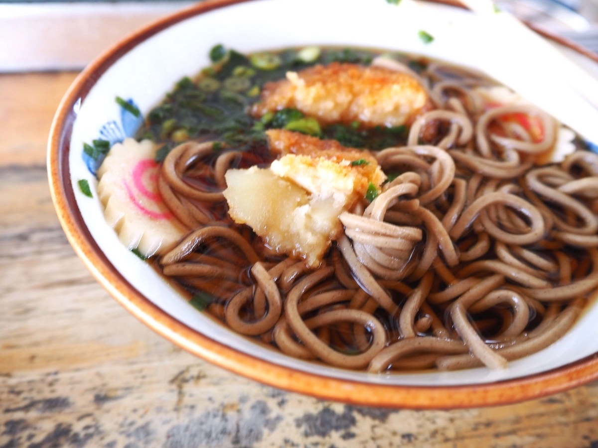 コロッケを崩したみしまコロッケそば