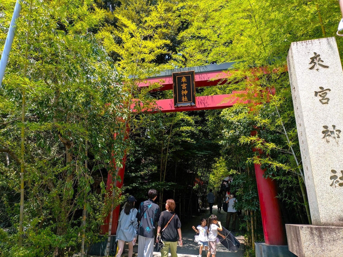 社号標と大鳥居