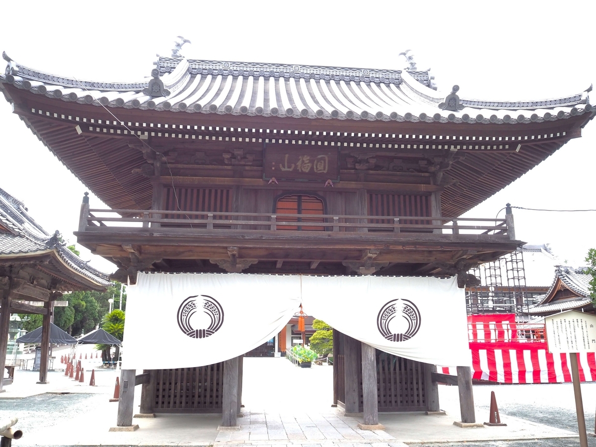 今川義元が寄進した山門