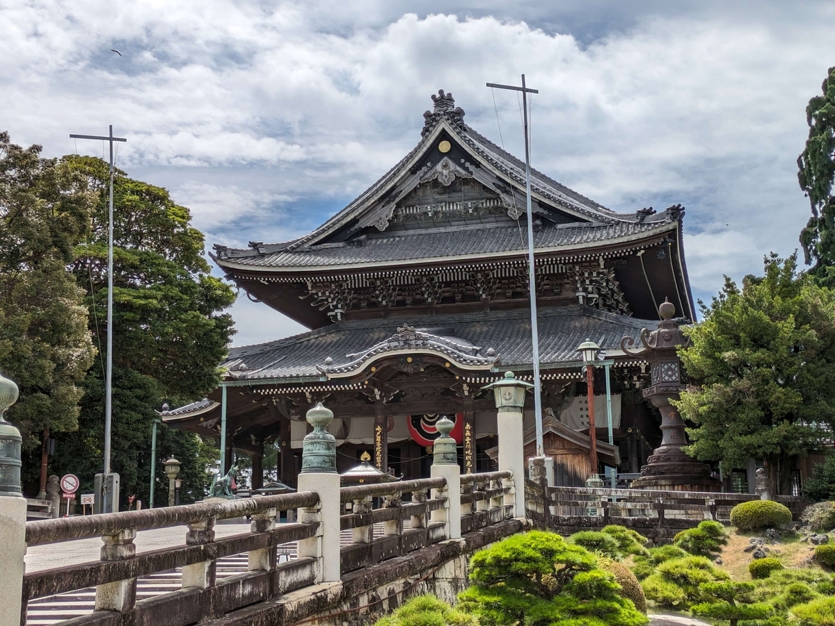 右斜め前から見た大本殿