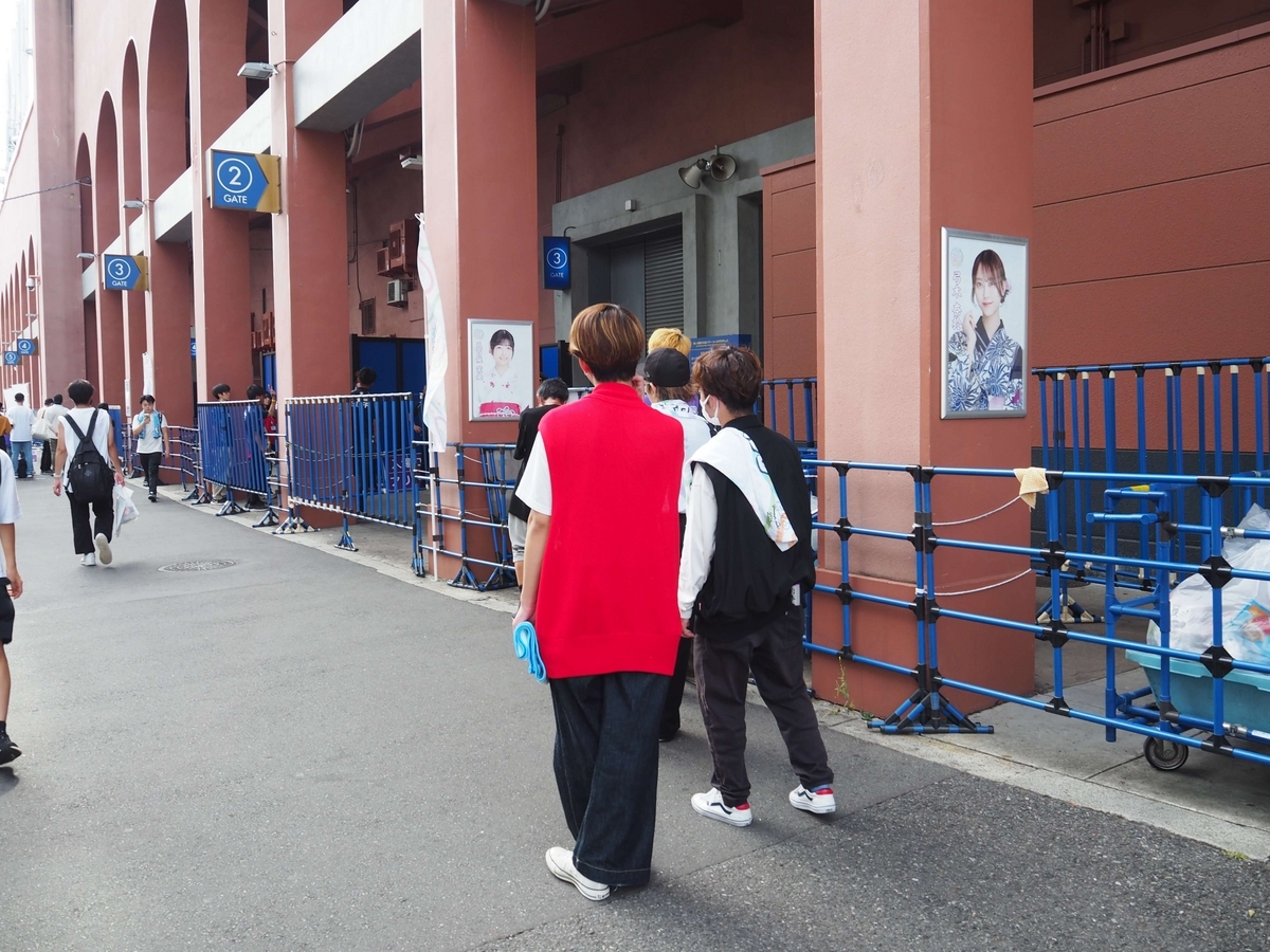 五百城茉央のポスターにできた行列