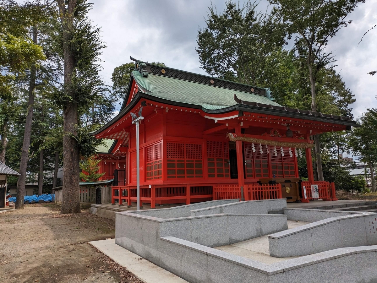 斜めから見た小野神社の拝殿