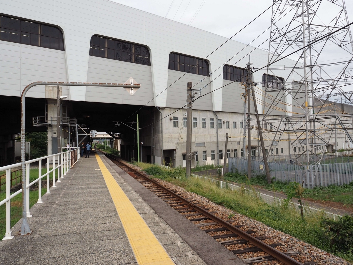 在来線と交差する新幹線