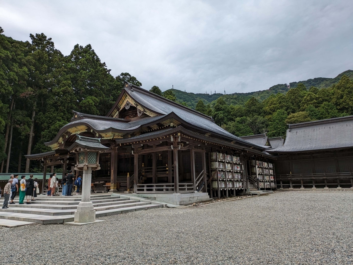 拝殿の背後にある本殿