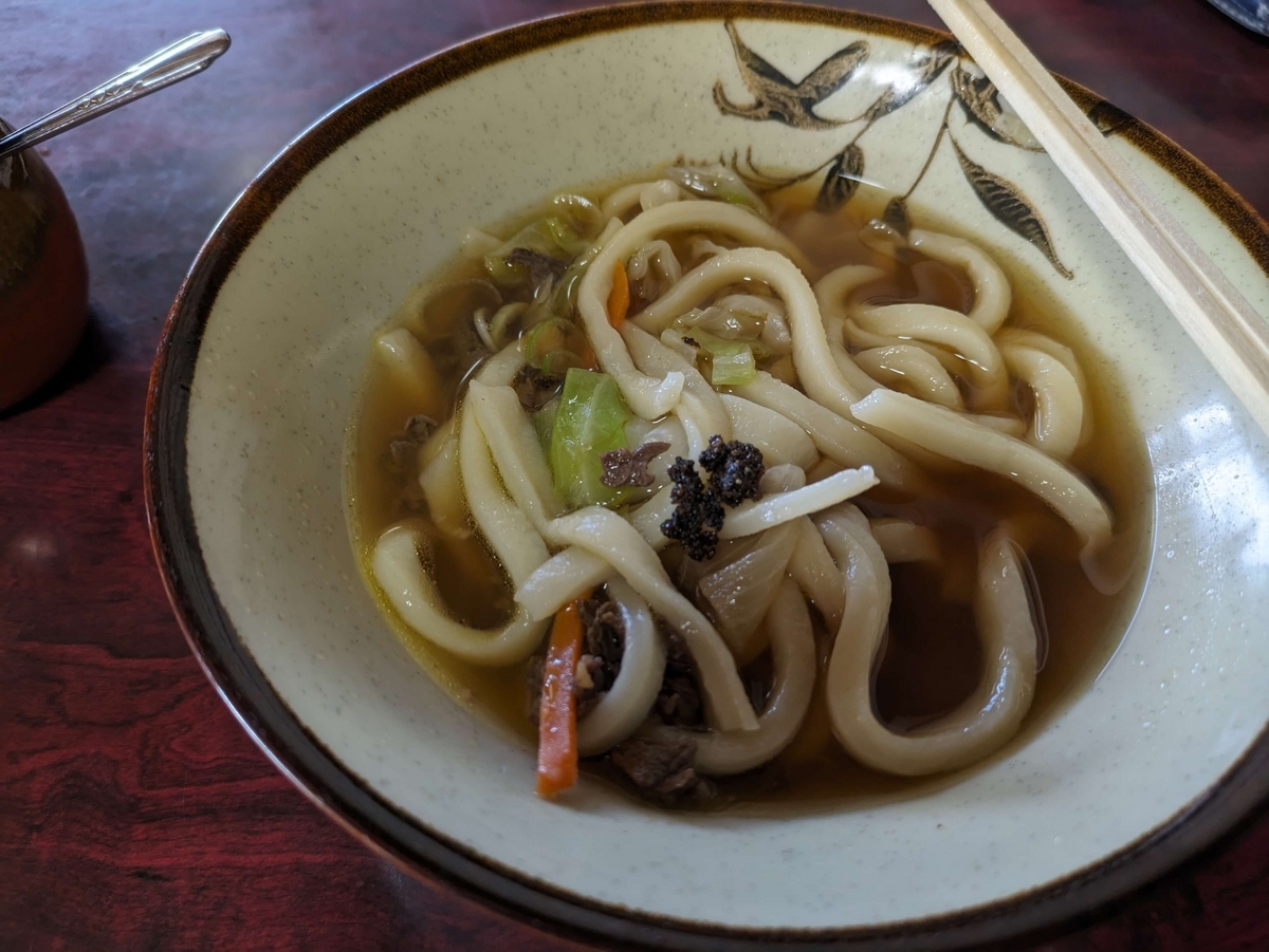 すりだねを載せた肉うどん