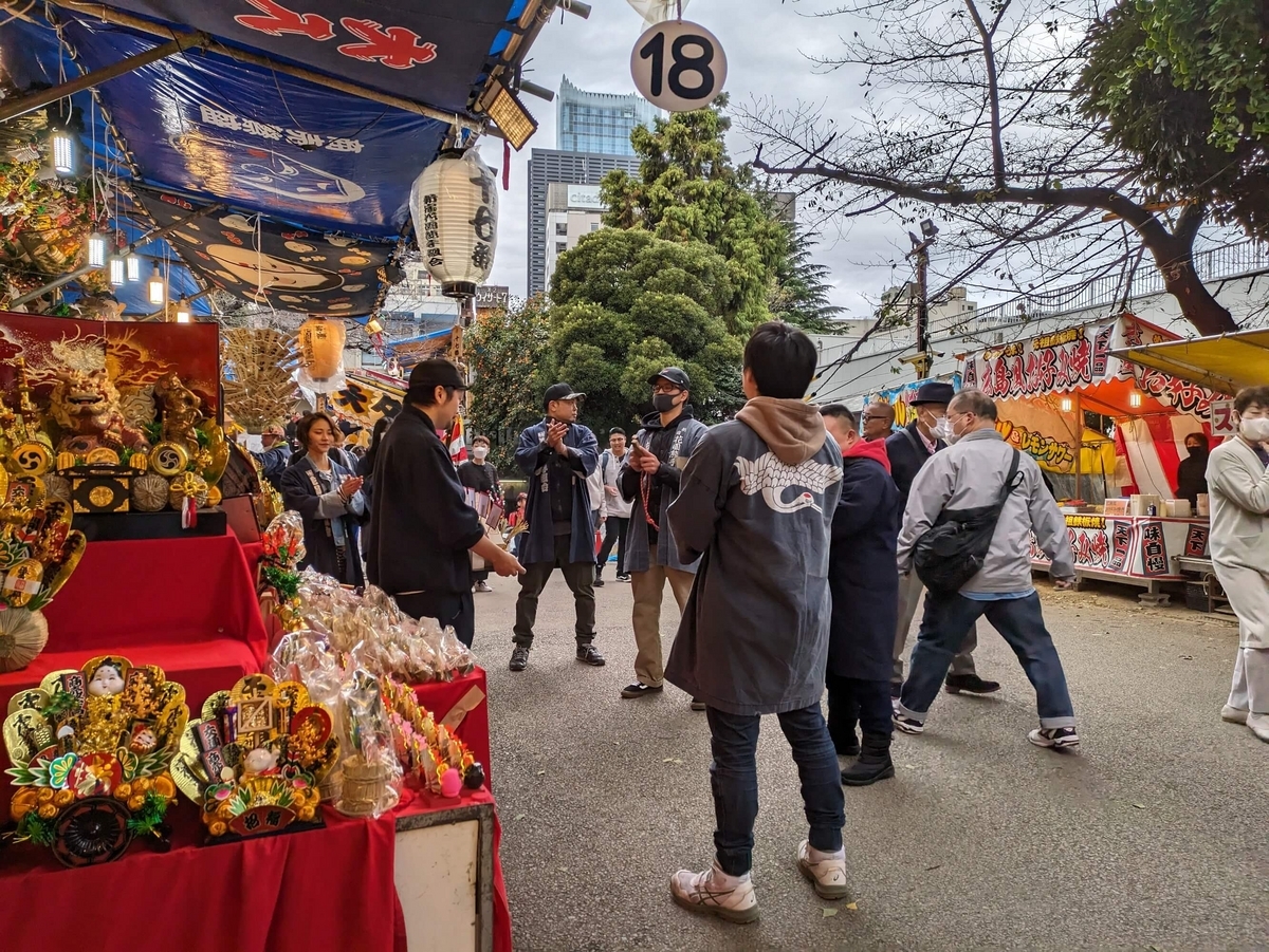 手締めをしている光景