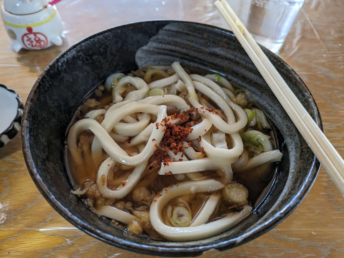 すりだねを投入した肉うどん