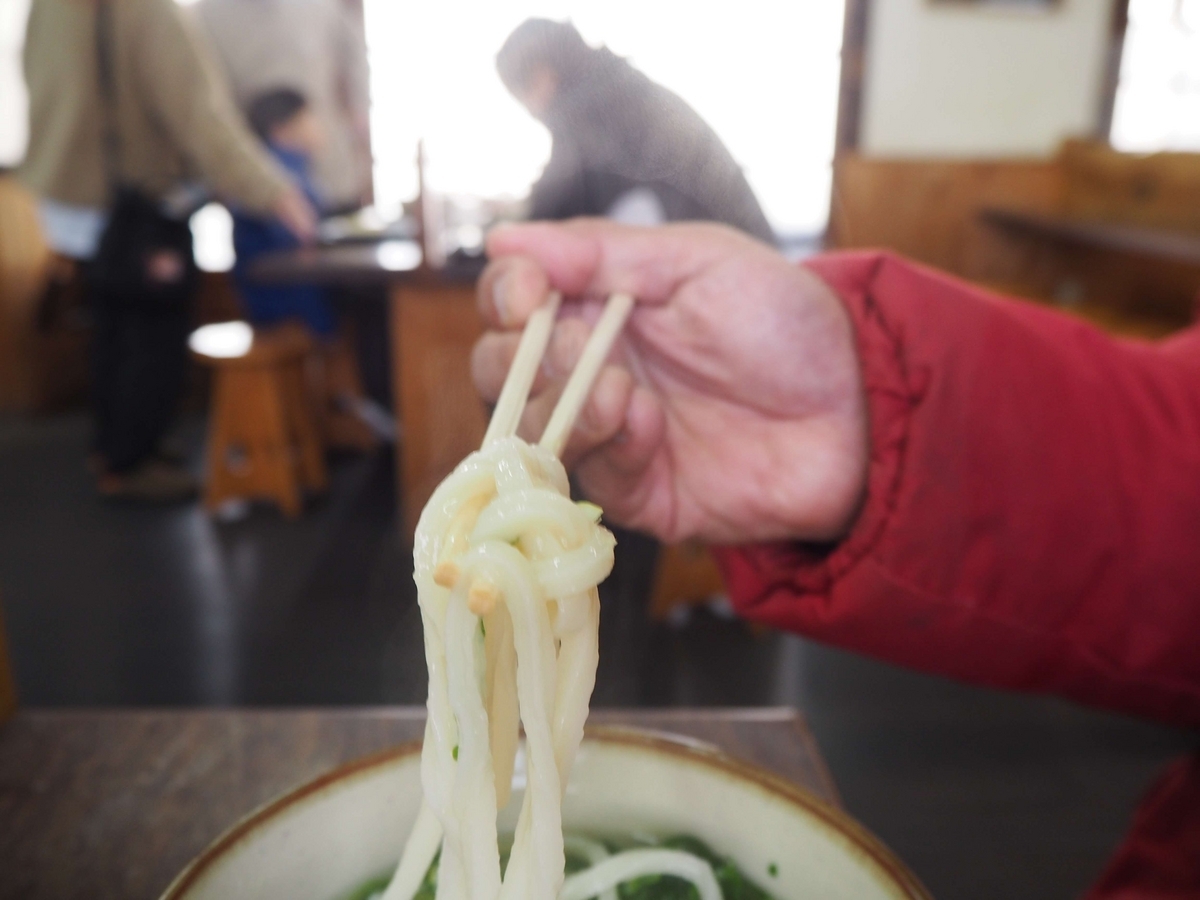 細くてしなやかな麺