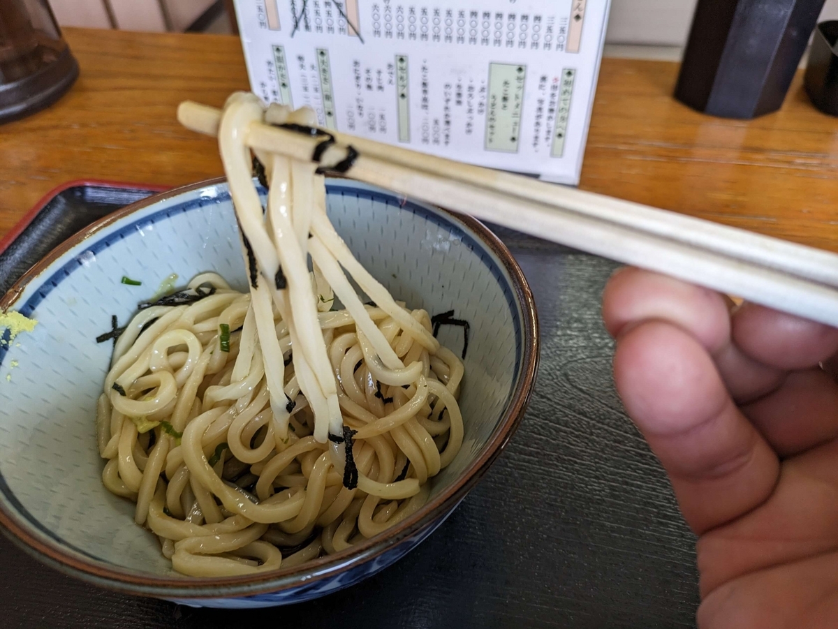 上田うどん店の麺