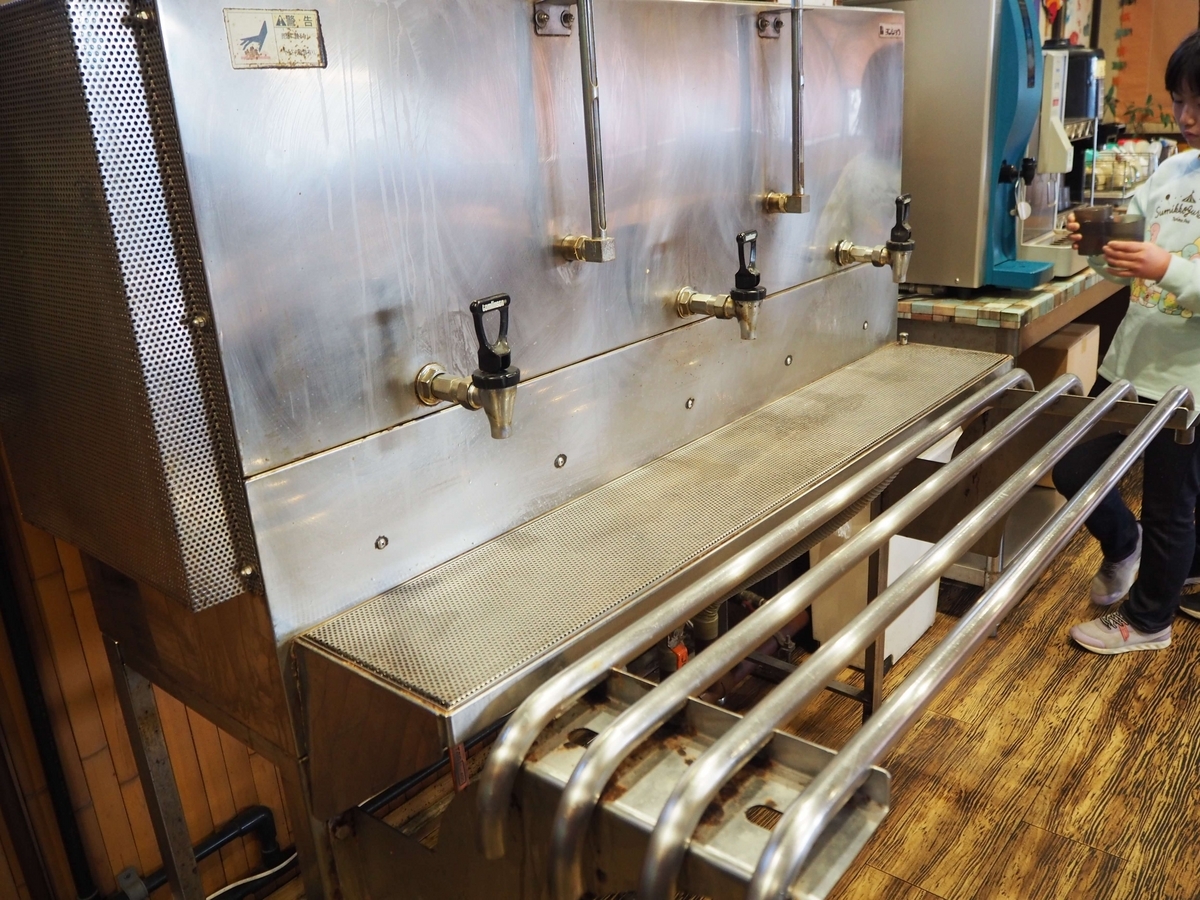 出汁を注ぐタンク