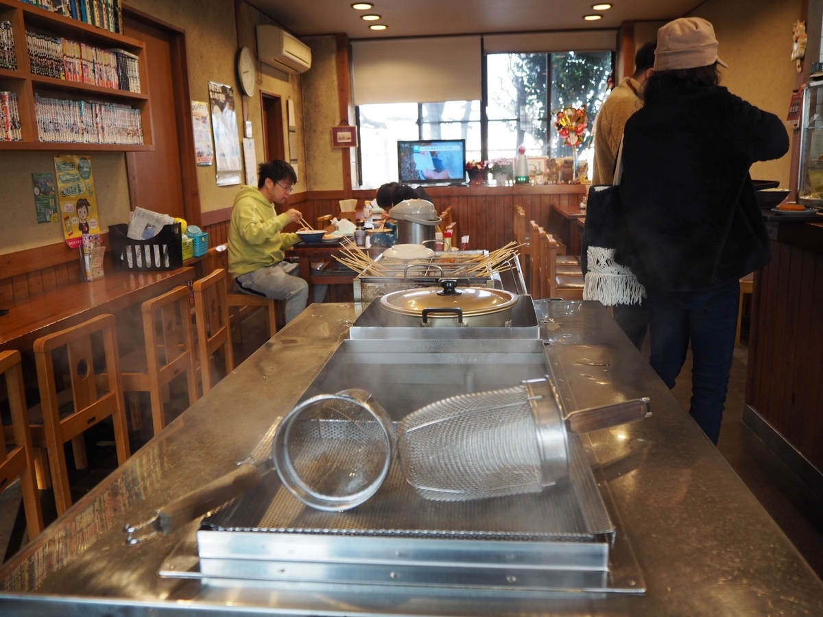 大島うどんの店内