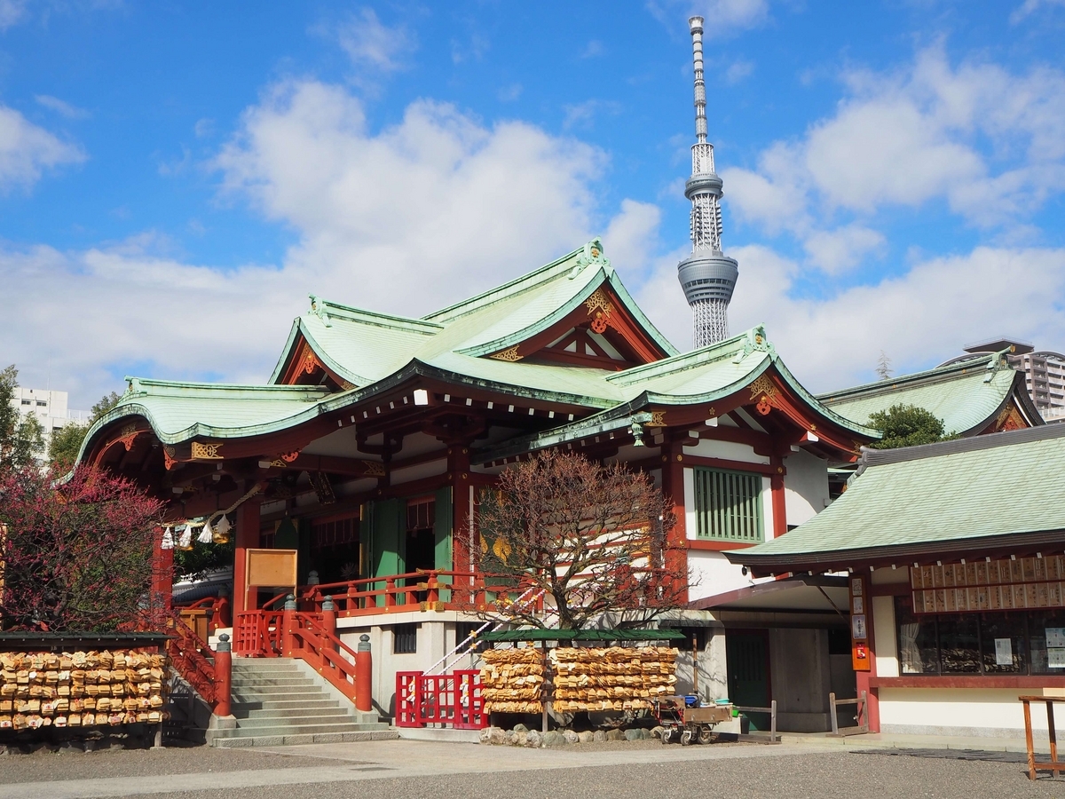 亀戸天満宮の背後のスカイツリー