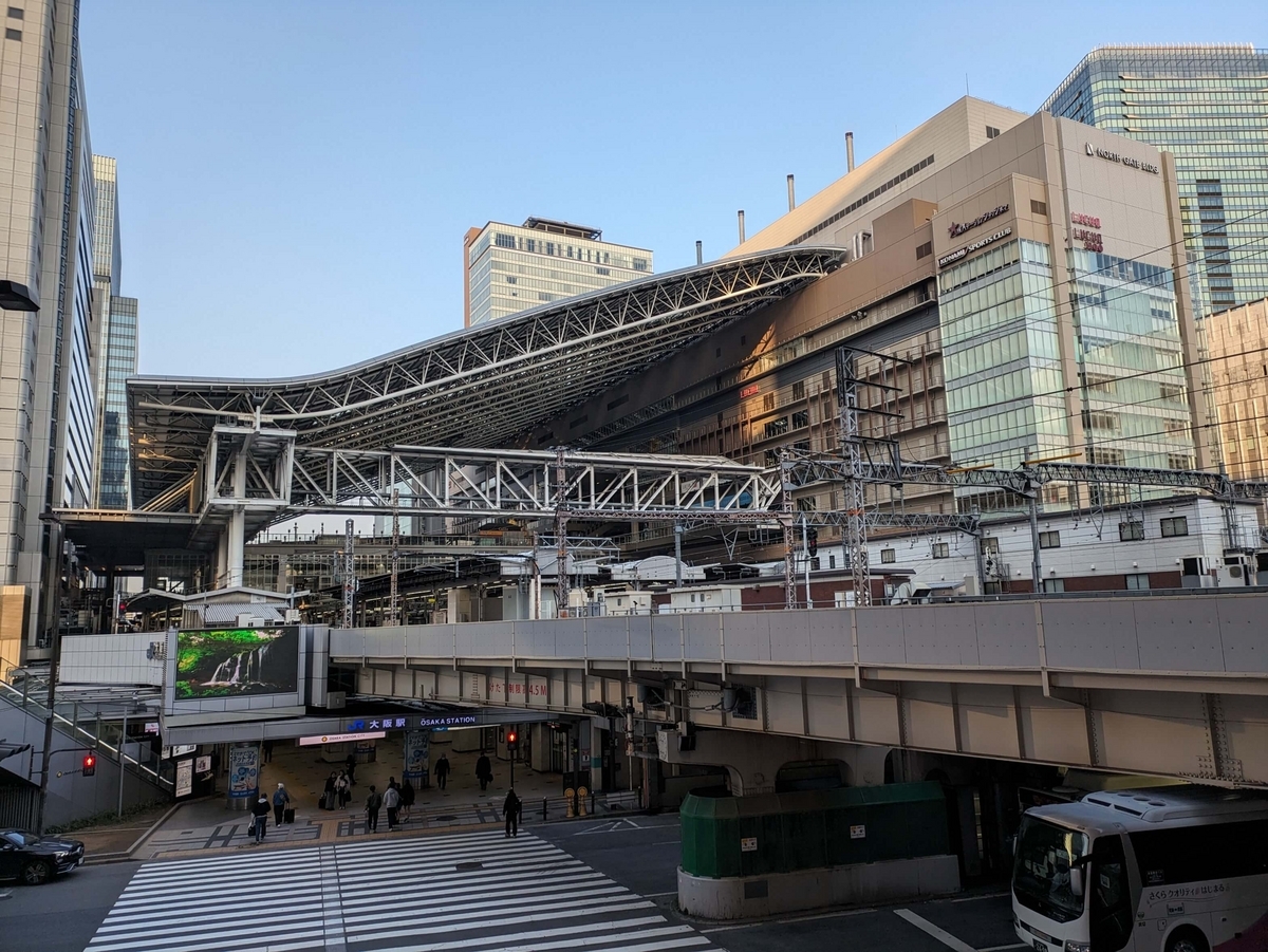 土曜の朝の大阪駅