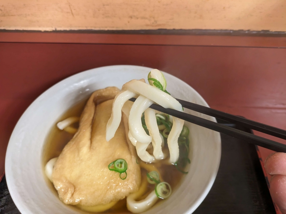 潮屋梅田店の麺