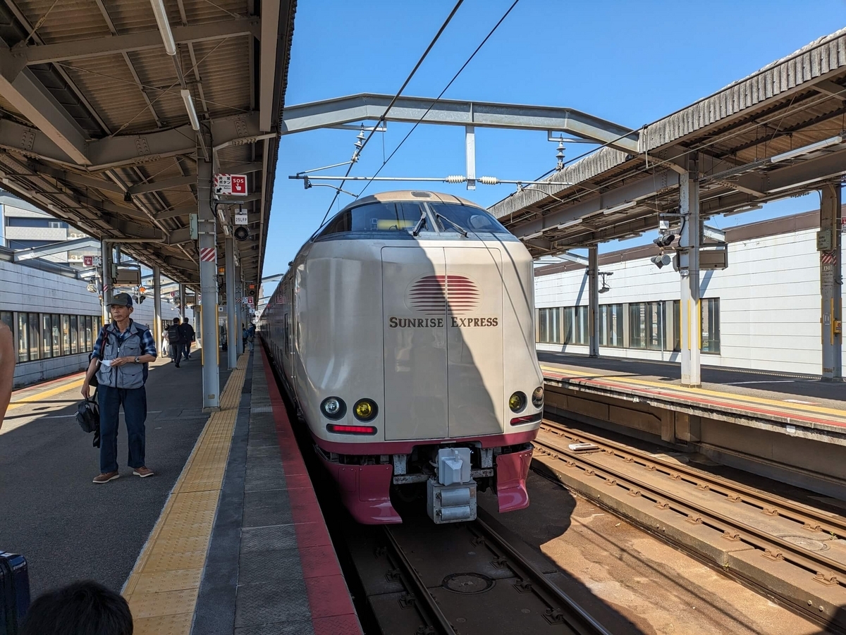 出雲市駅に到着したサンライズ出雲