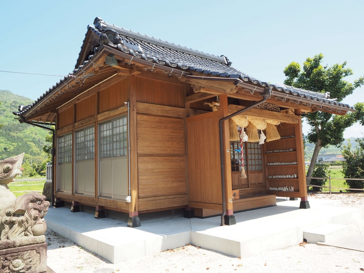 粟津稲生神社の拝殿