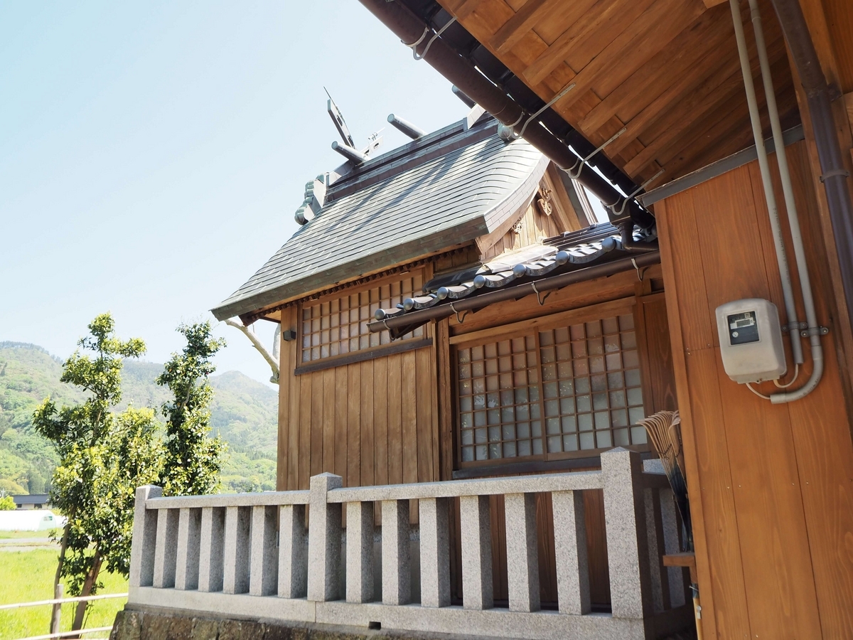 粟津稲生神社の本殿