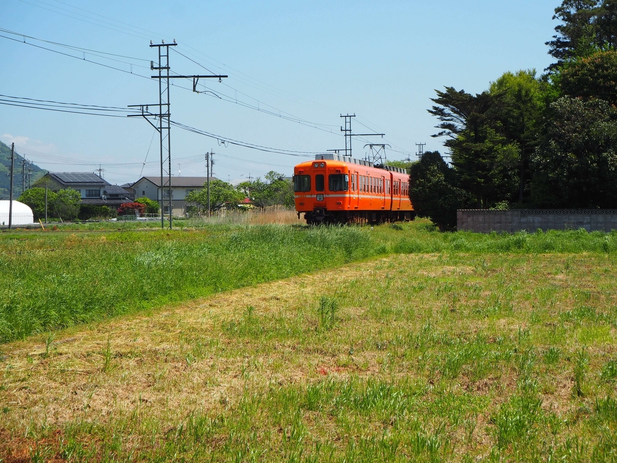 遠ざかる電車