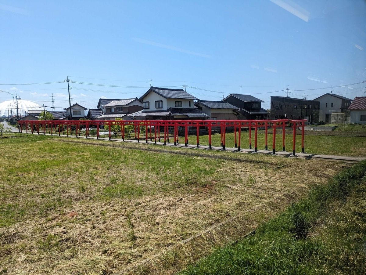 電車から見た鳥居