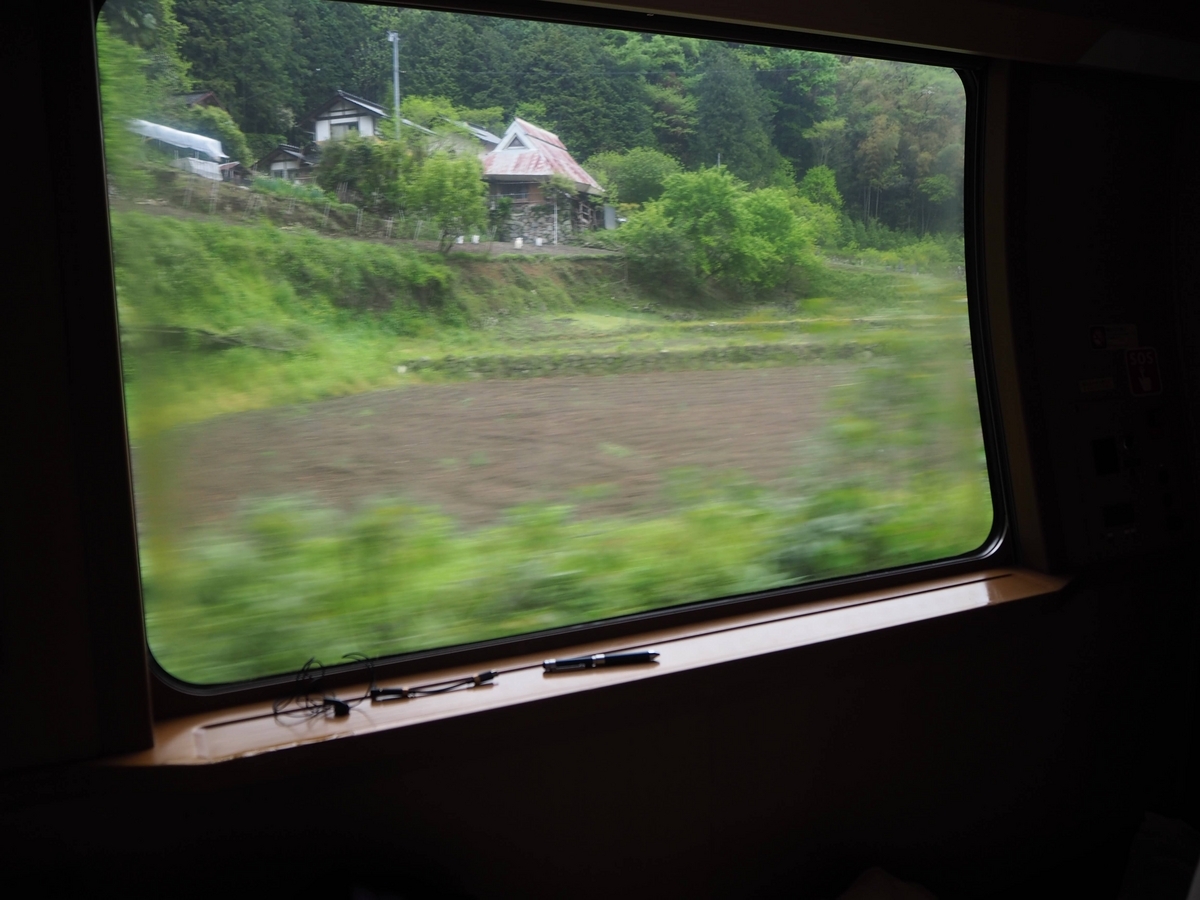 下段からの車窓
