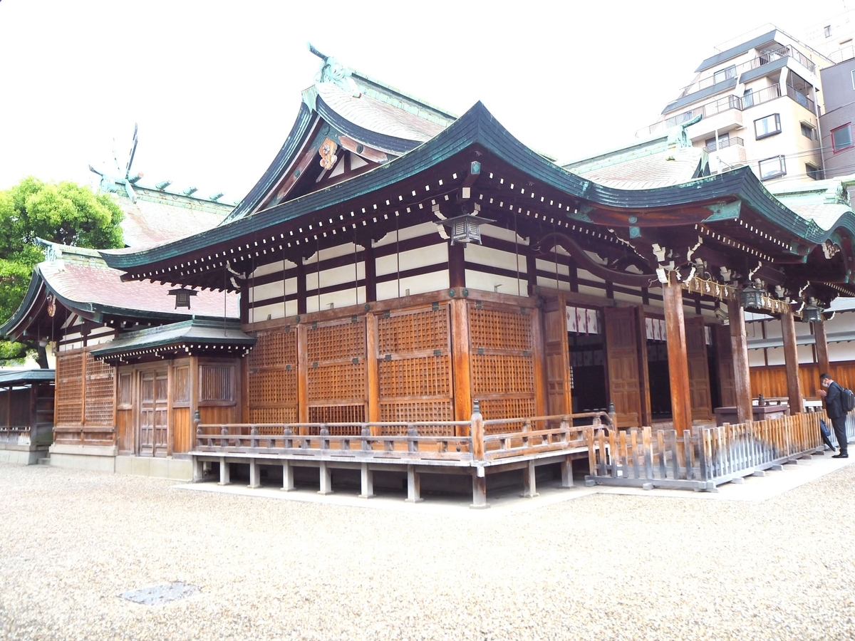 斜めから見た2024年4月27日の拝殿