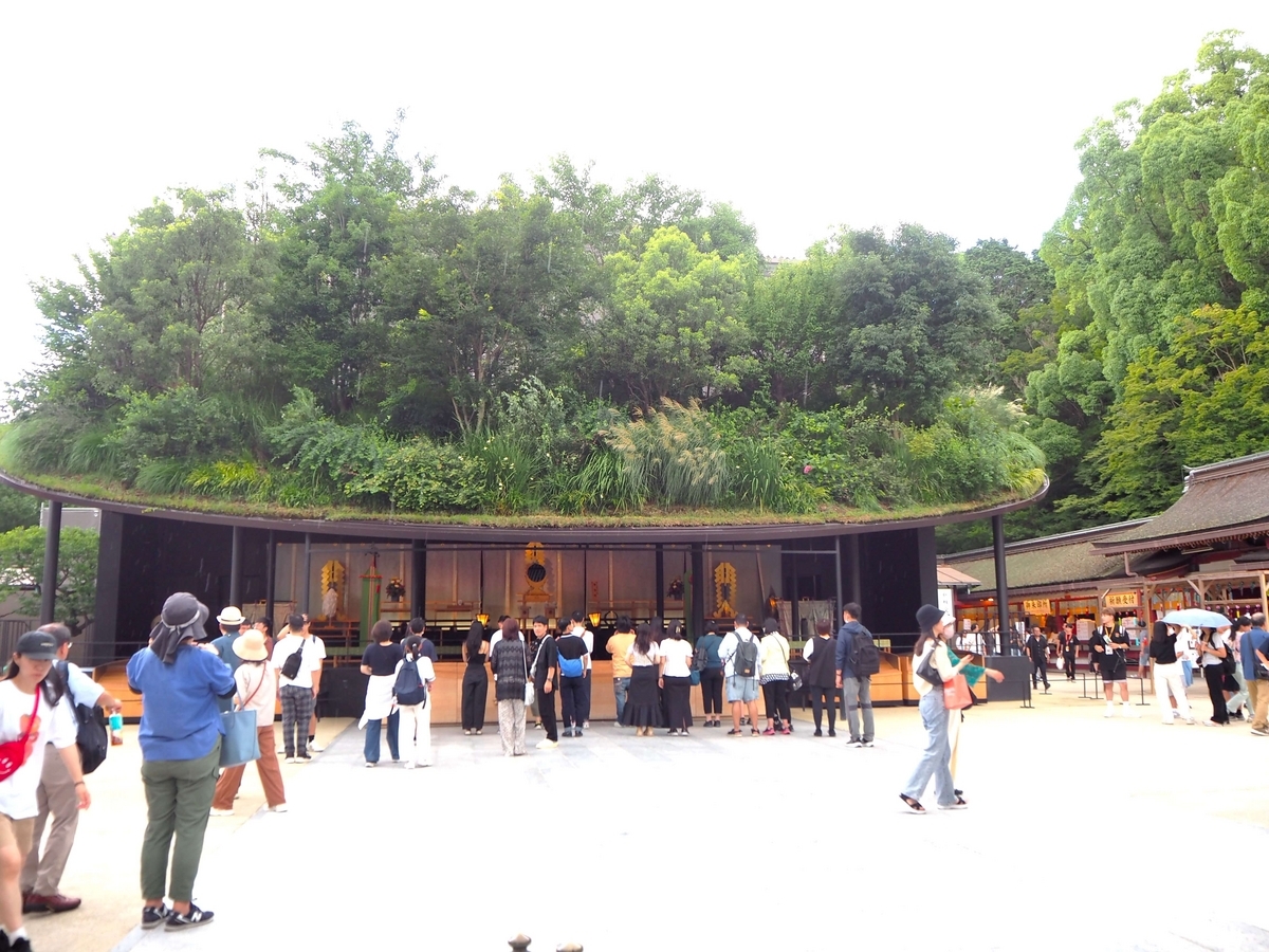 正面から見た仮殿