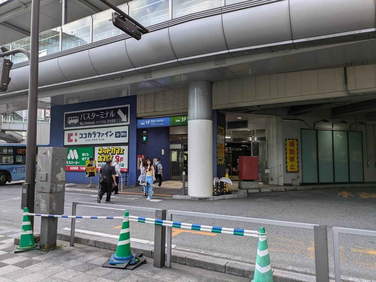 博多バスターミナルの入口