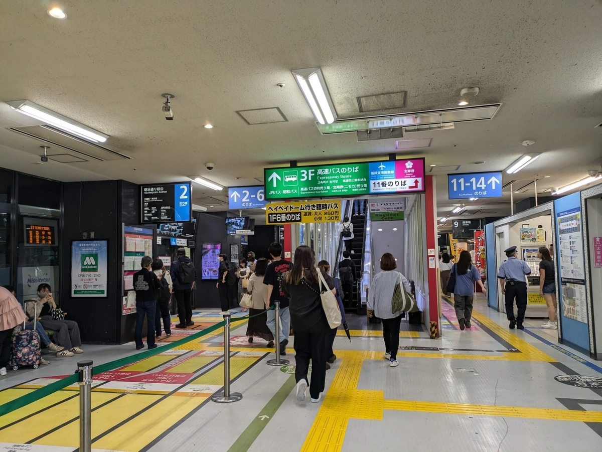 博多バスターミナルの構内