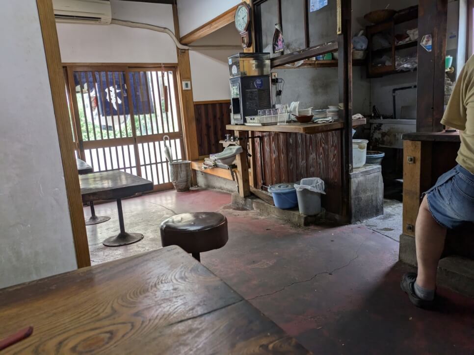 テーブルと椅子