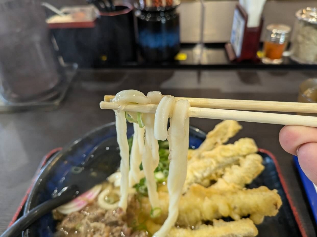 資さんうどんの麺