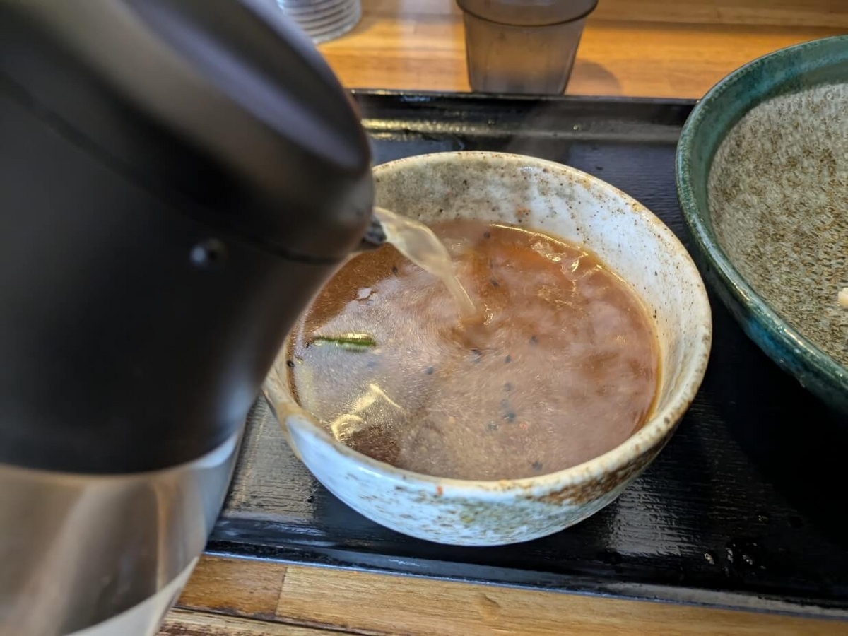 つけ汁にスープ割を投入
