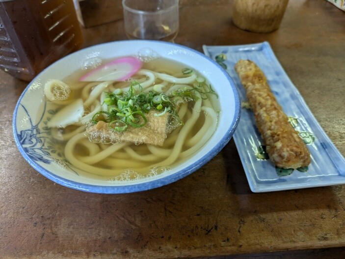 かけうどんとちくわ天