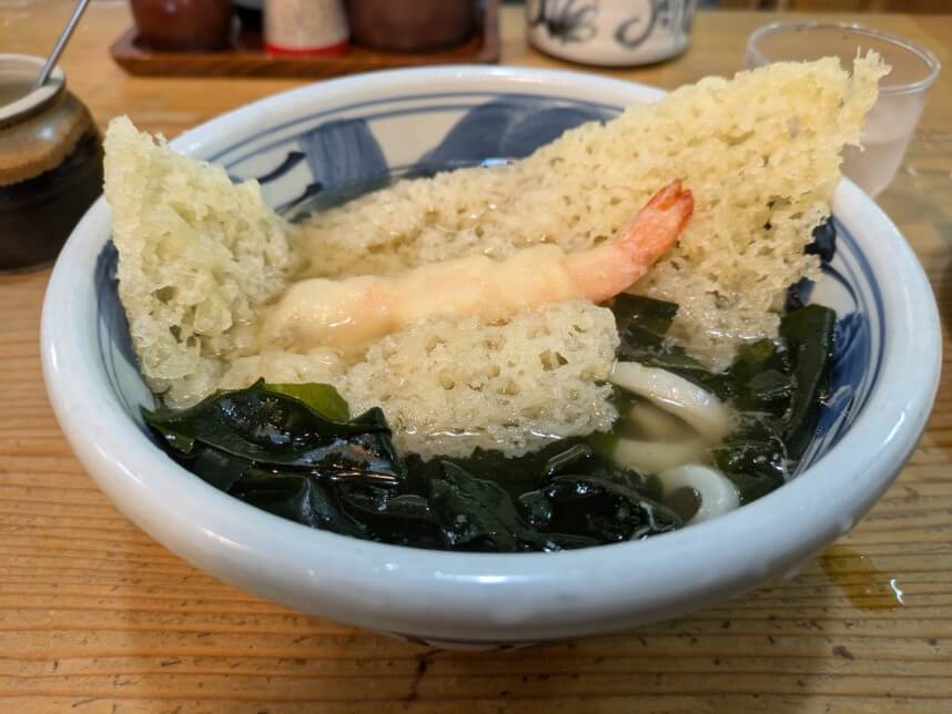 どんぶりに突き崩された天ぷら