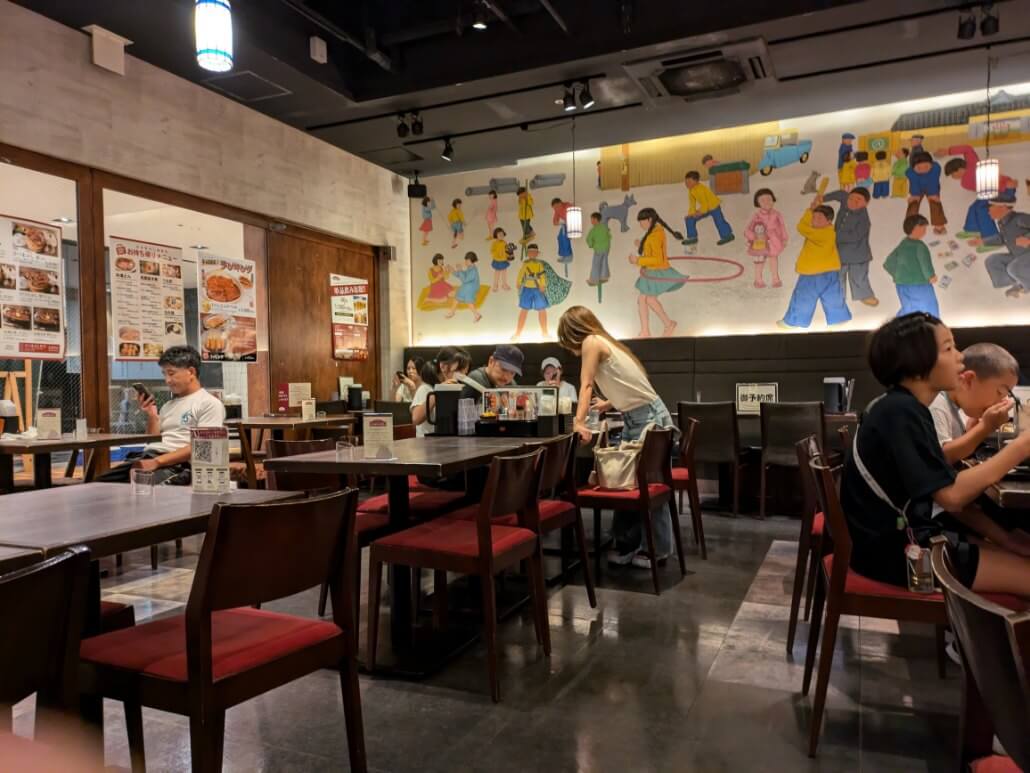 店内のテーブル席