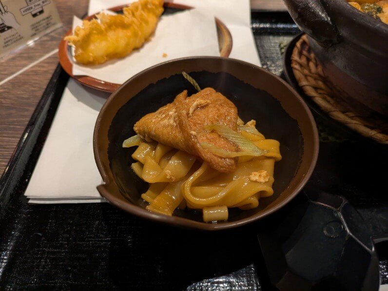 取り皿の上のきしめん