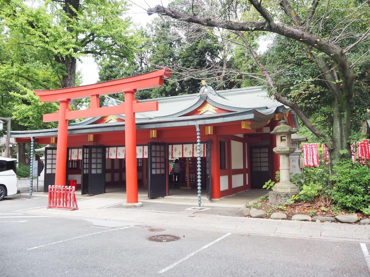 境内社の山王稲荷神社、八坂神社、猿田彦神社