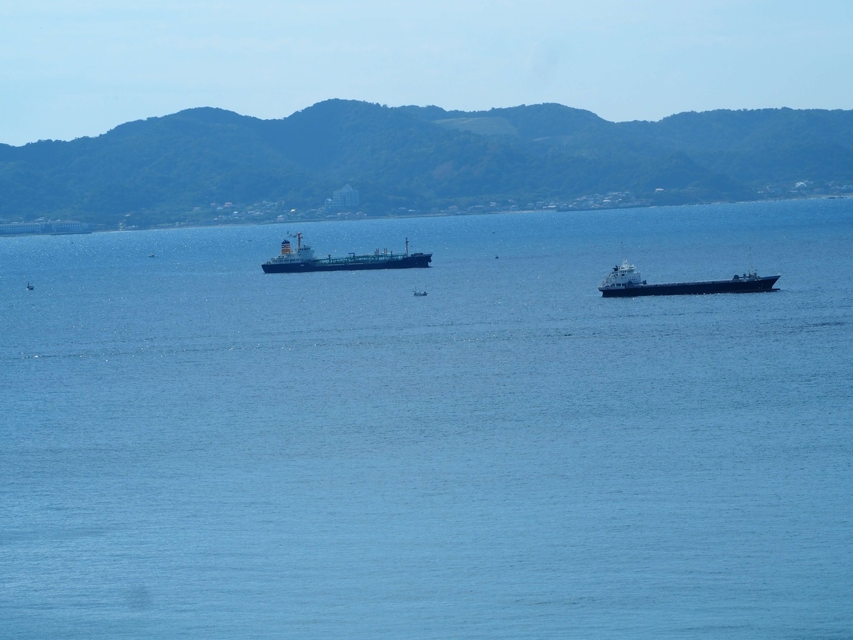 鏡ケ浦の海と船