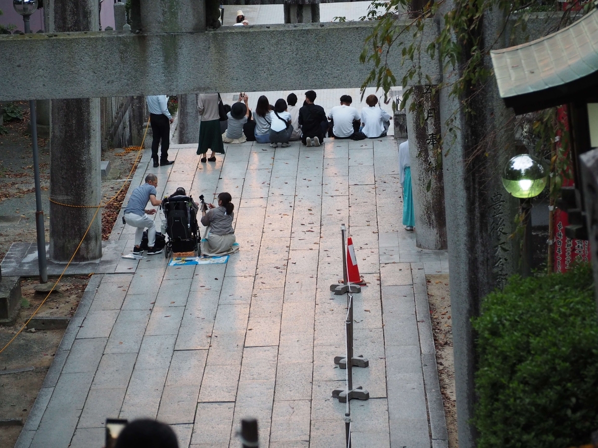 光っている踊り場