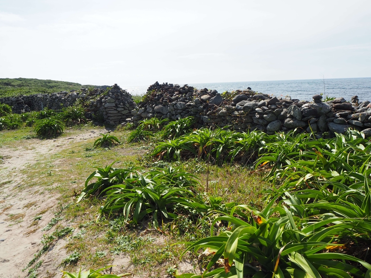 夢崎明神の石垣