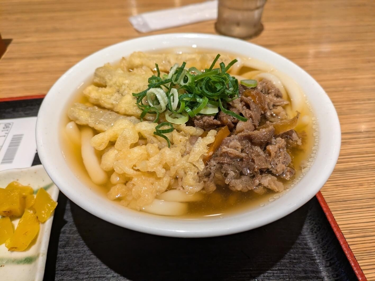大福うどんの肉ごぼう天うどん