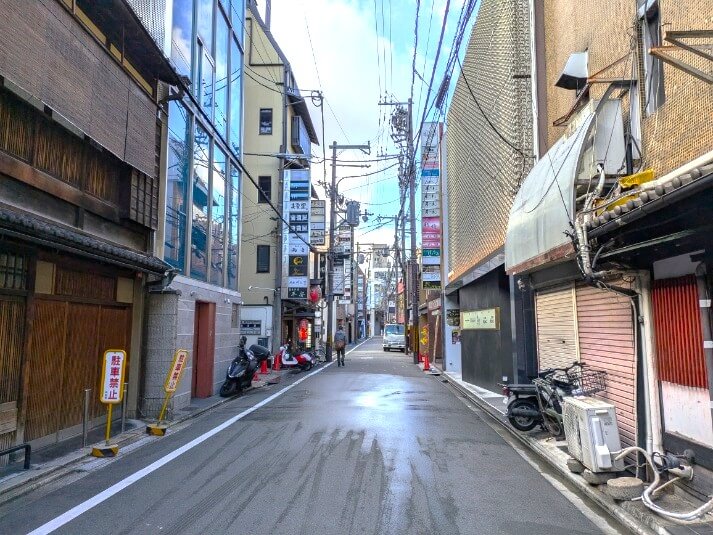 四条通から一本奥まった通り