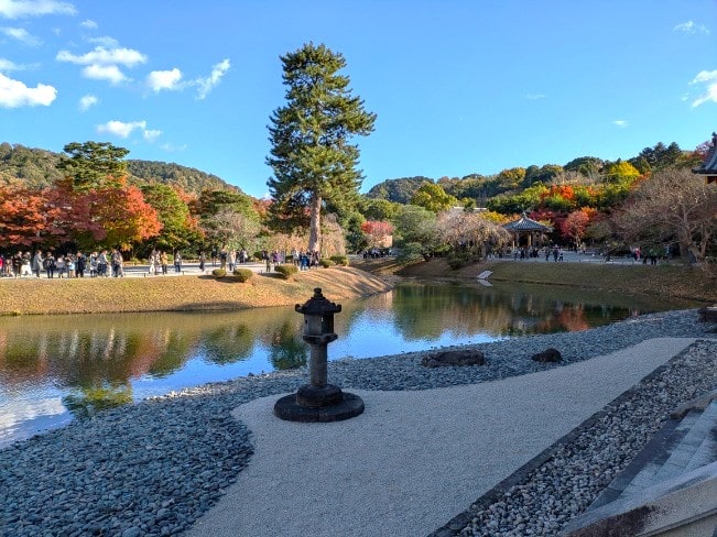 阿字池を中心とした浄土式庭園