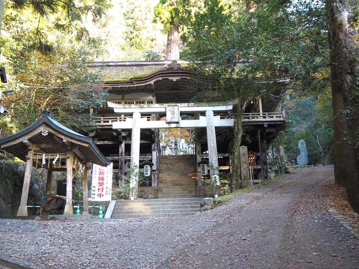 由岐神社の拝殿