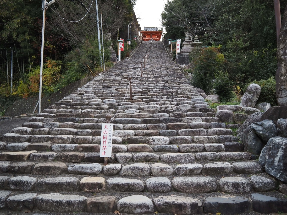 伊佐爾波神社の石段