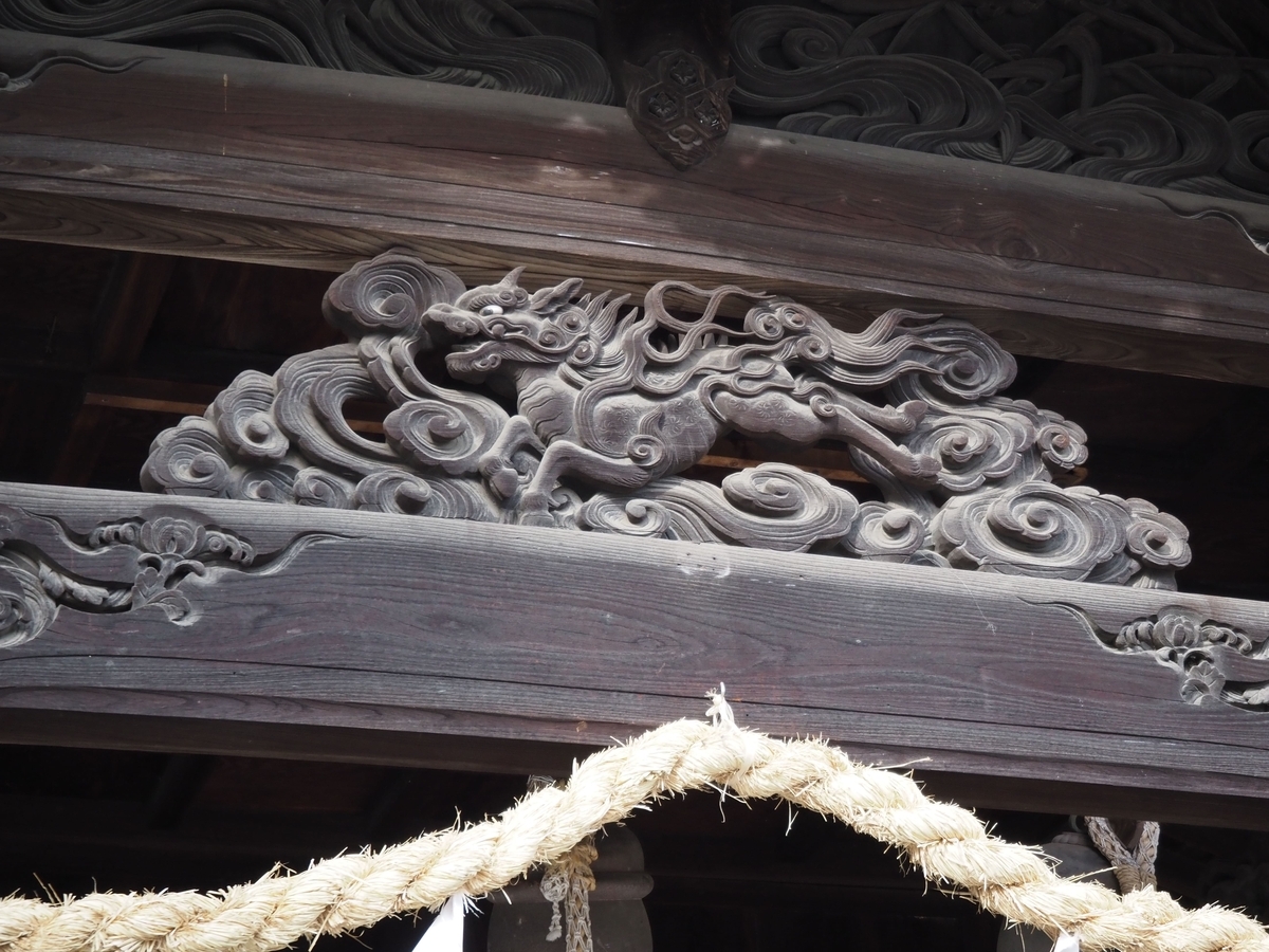 拝殿の彫刻