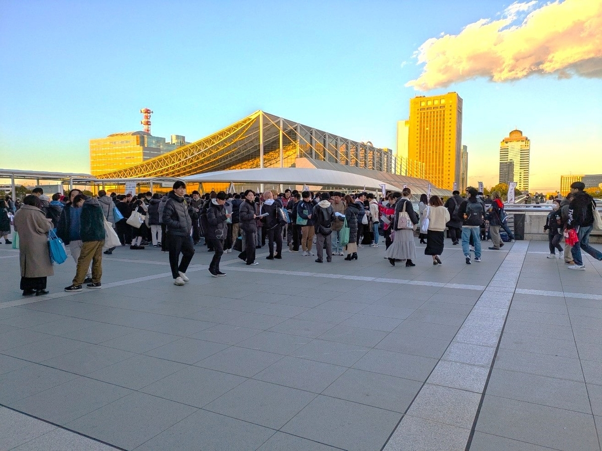 生写真の交換をしているいつもの光景