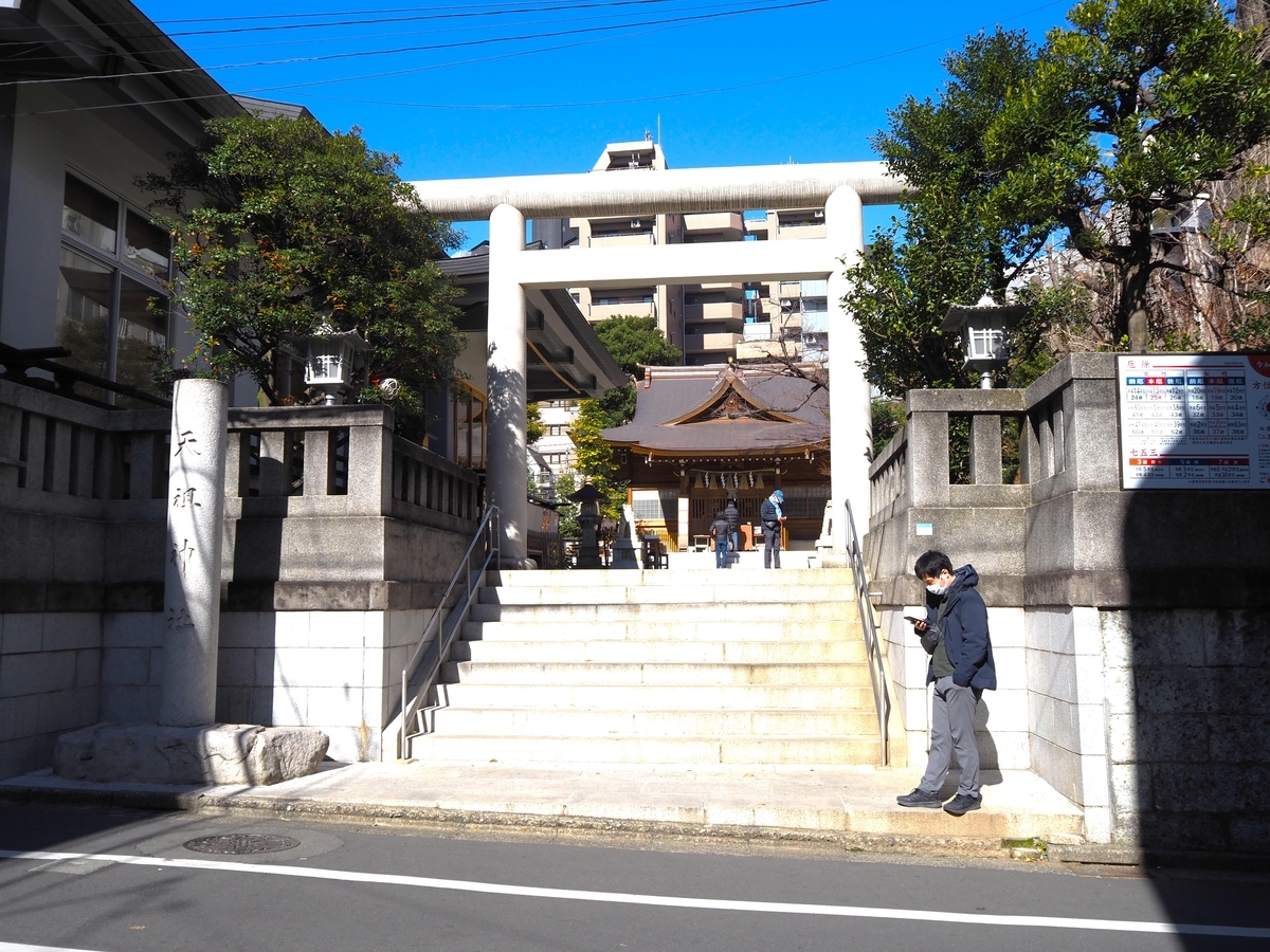 社号標と大鳥居
