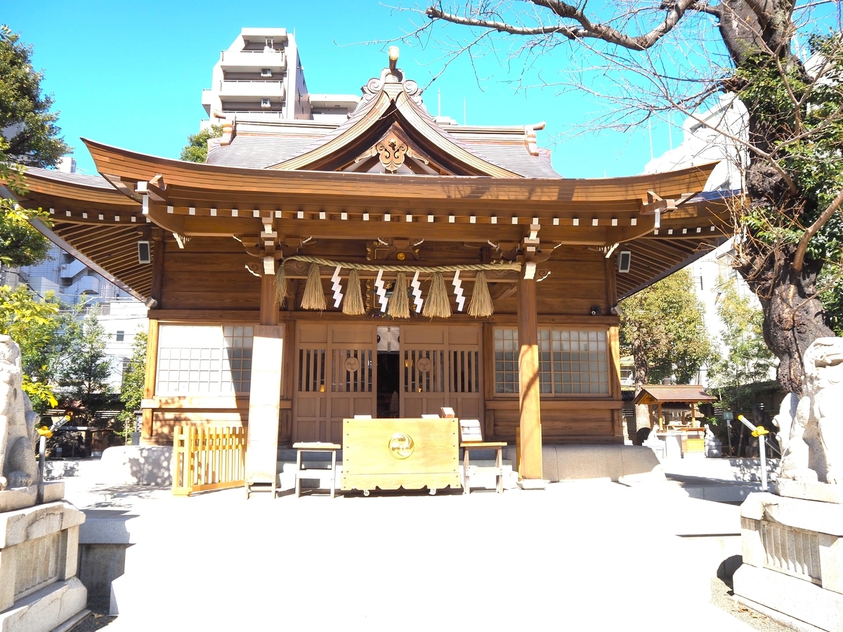 正面から見た拝殿