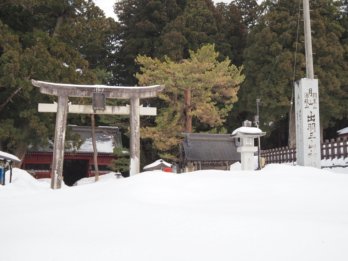 社号標と大鳥居